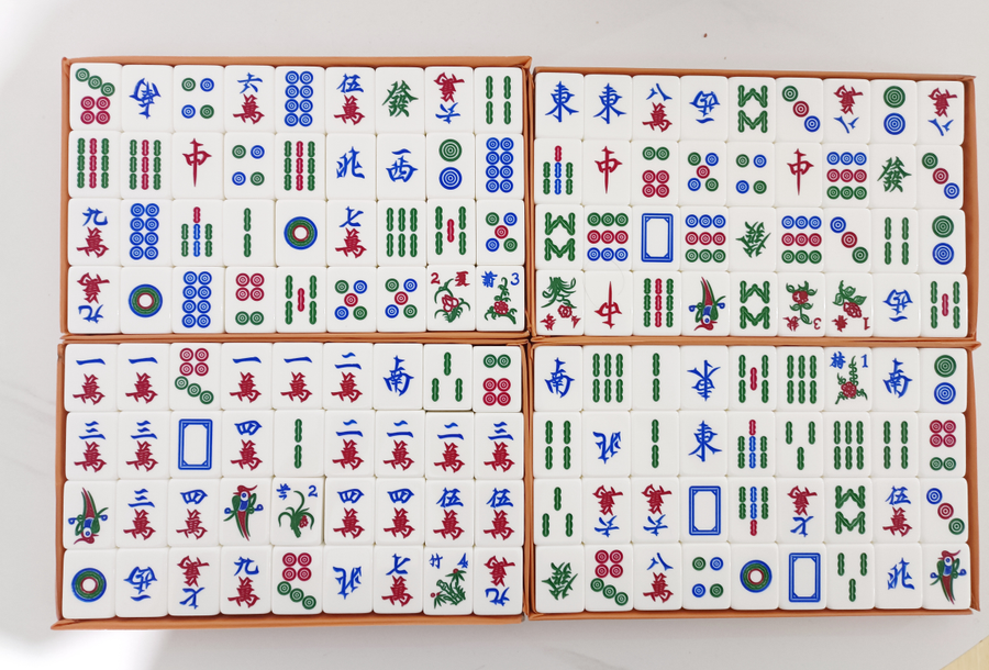 Wikimedia Commons Mahjong tiles photo